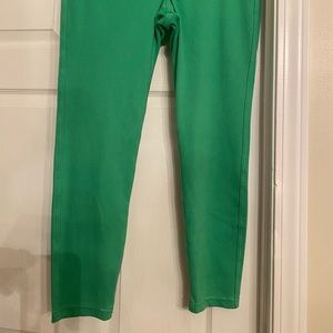 Hue Kelly Green Cropped Pants
